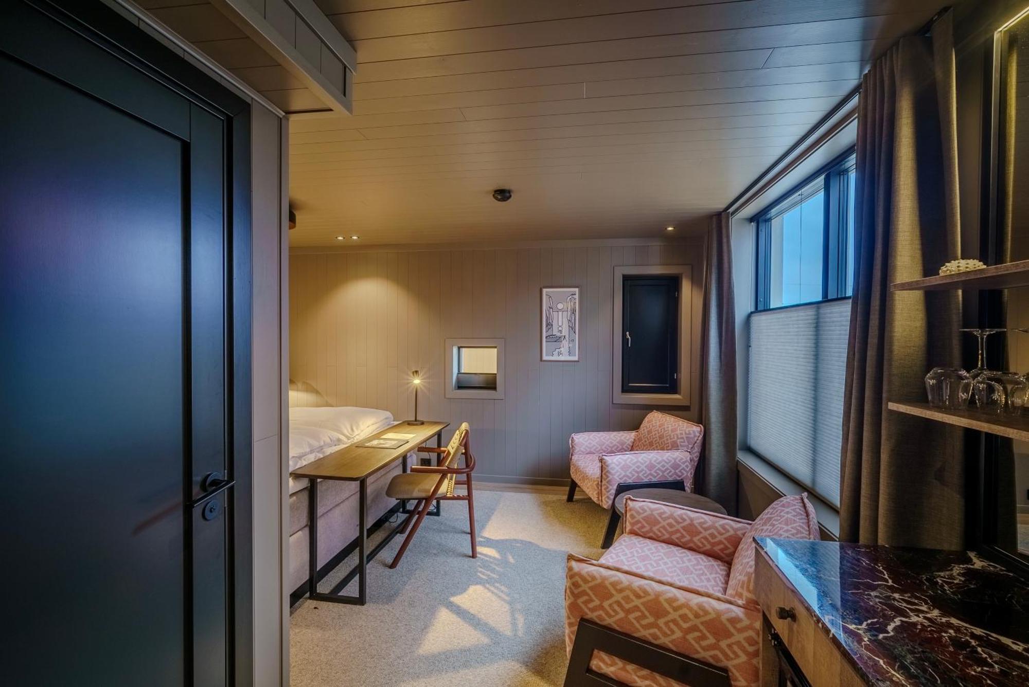 Henningsvaer Bryggehotell - By Classic Norway Hotels Zewnętrze zdjęcie